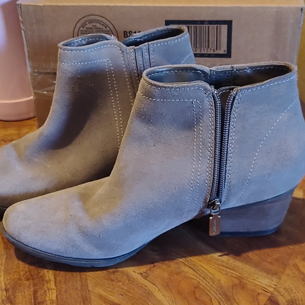 Size 9 Tan Blondo Booties